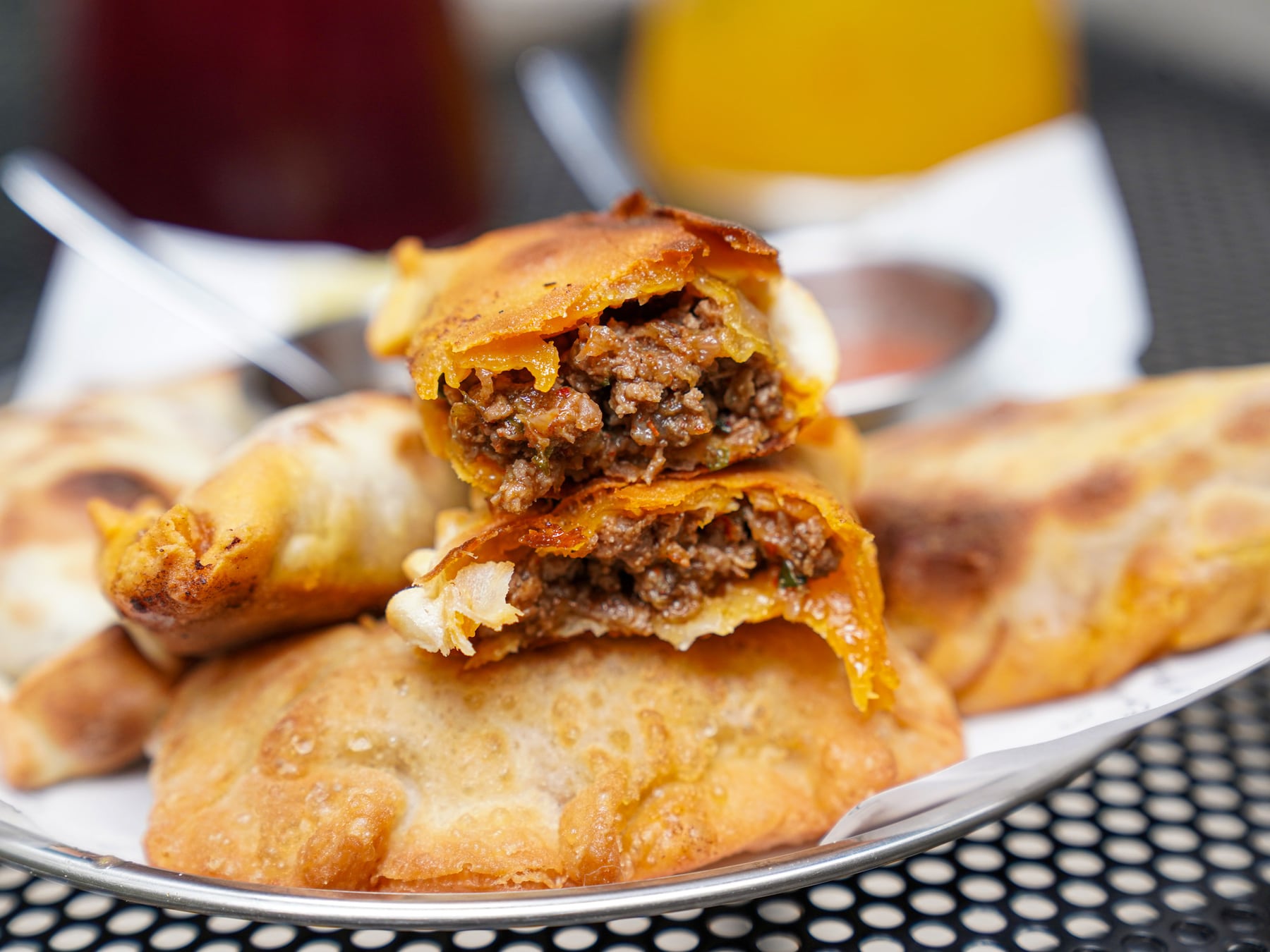 Empanadas con firma de alta cocina en el corazón de Belgrano: la apuesta de Amalgama