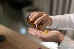 Magnesio para dormir: por qué se disparó su consumo y qué tan firme es la evidencia detrás del boom