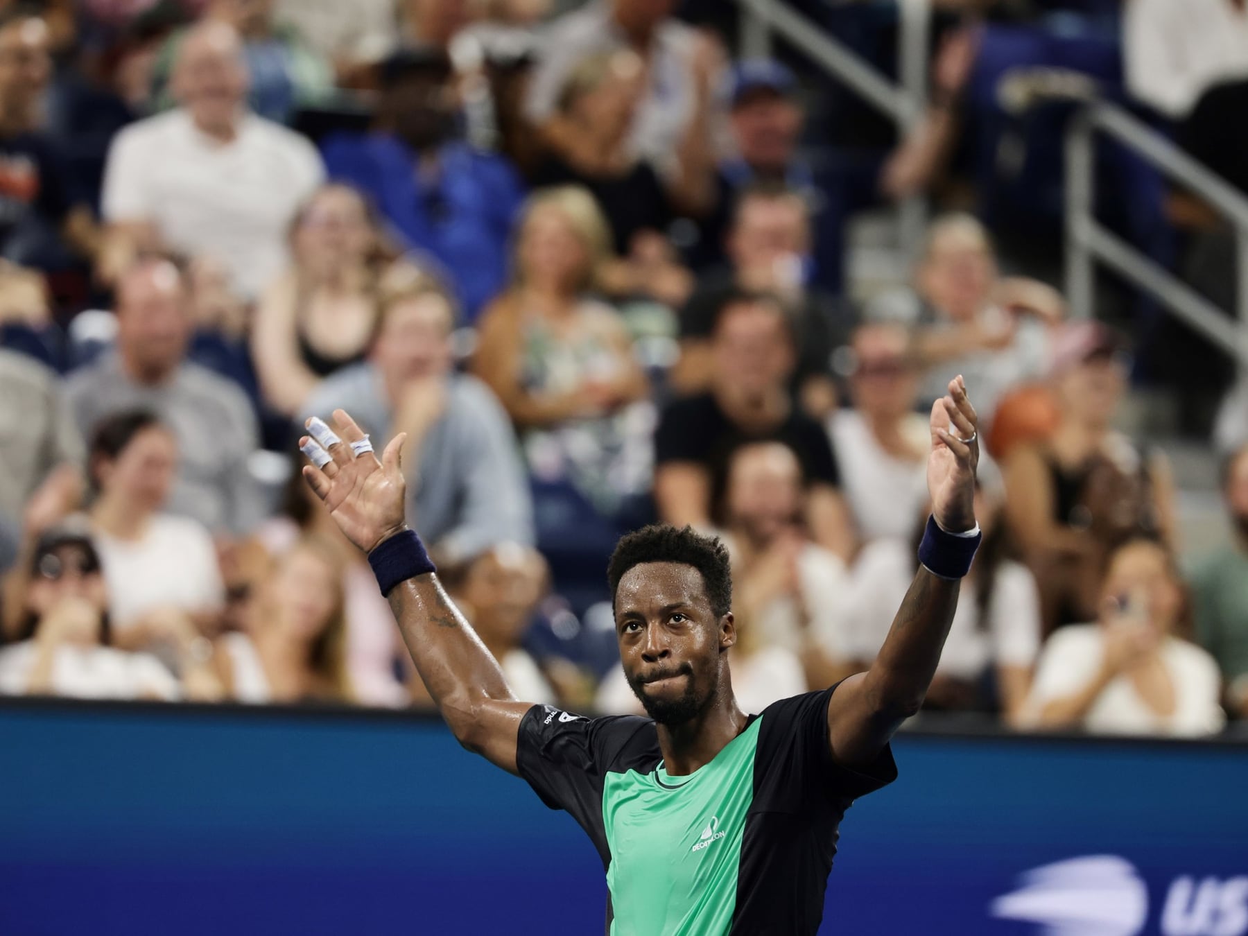 Monfils se va de Flushing como vino: con una sonrisa y un público rendido a sus pies