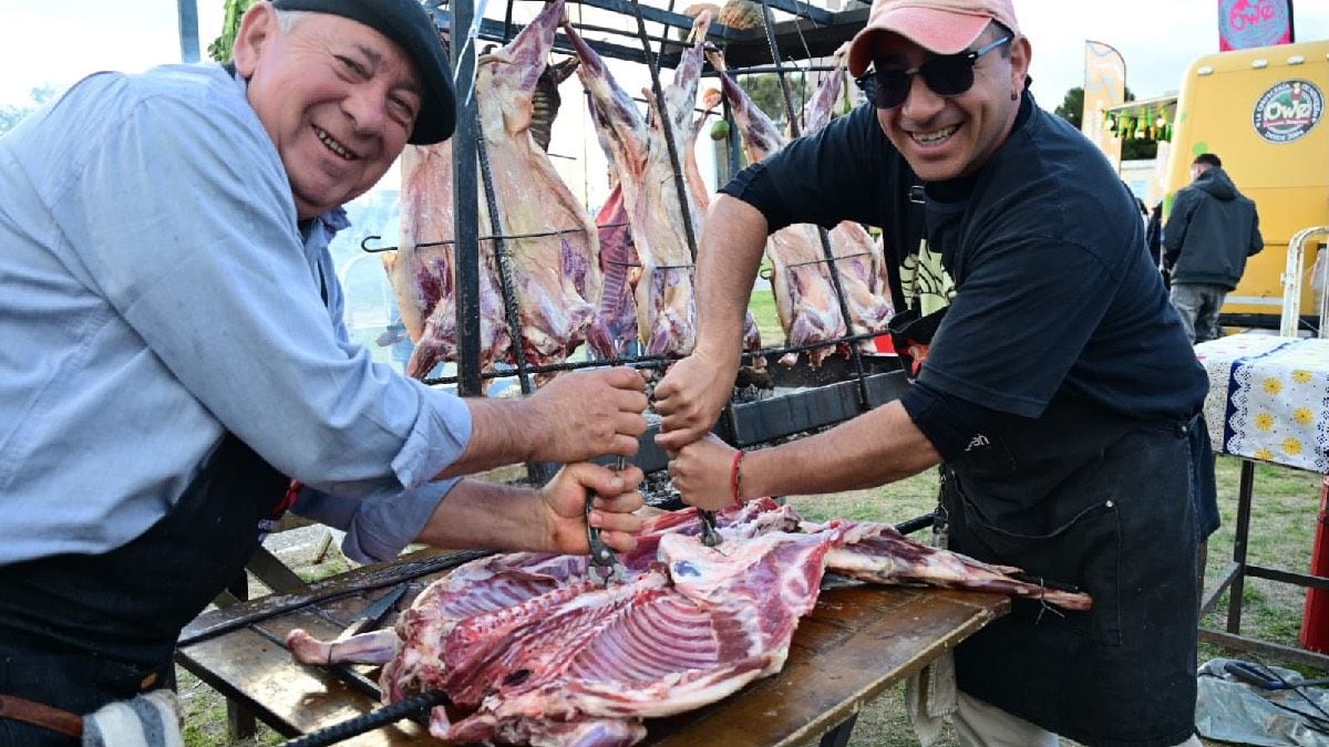 Neuquén capital se llenó de aromas, música y más de 90 puestos en el Parque Jaime de Nevares