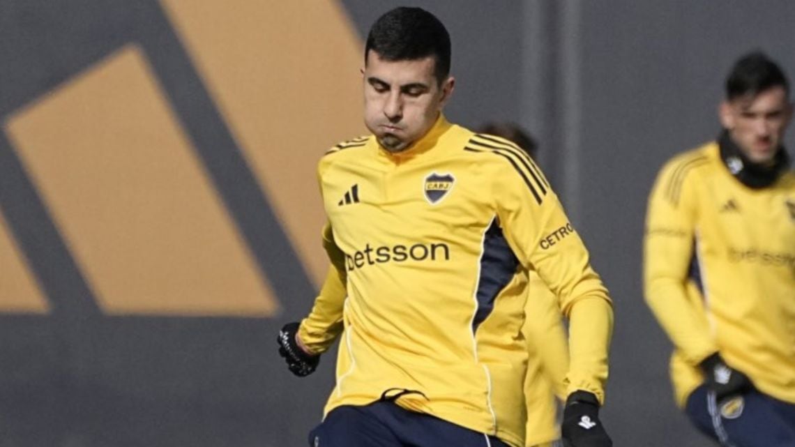 Nueve meses después, Battaglia volvió a pisar el verde y a Boca le late de nuevo el corazón del medio