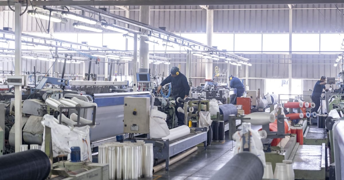 La industria pyme perdió 50.000 empleos registrados desde agosto de 2023 y reordena su producción para sostener plantillas