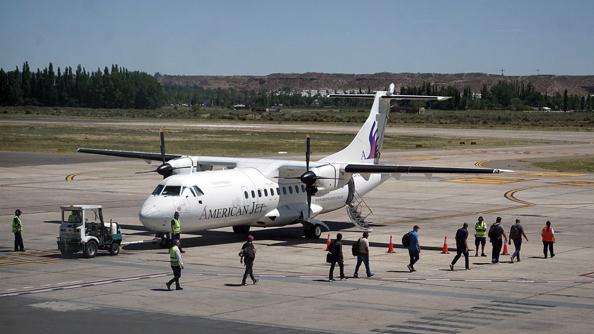 Dos rutas aéreas provinciales unen la capital neuquina con Chos Malal y Chapelco en vuelos de 50 minutos