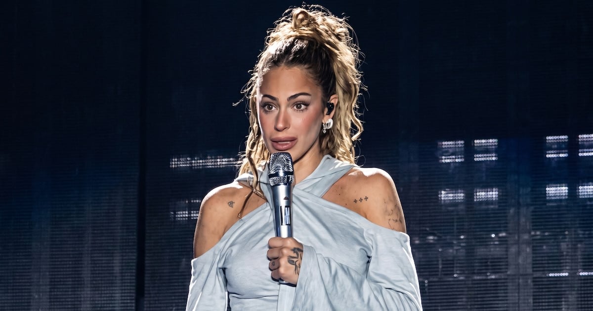 Tini Stoessel se detuvo en el escenario de El Salvador y le habló al público sobre la depresión que atravesó