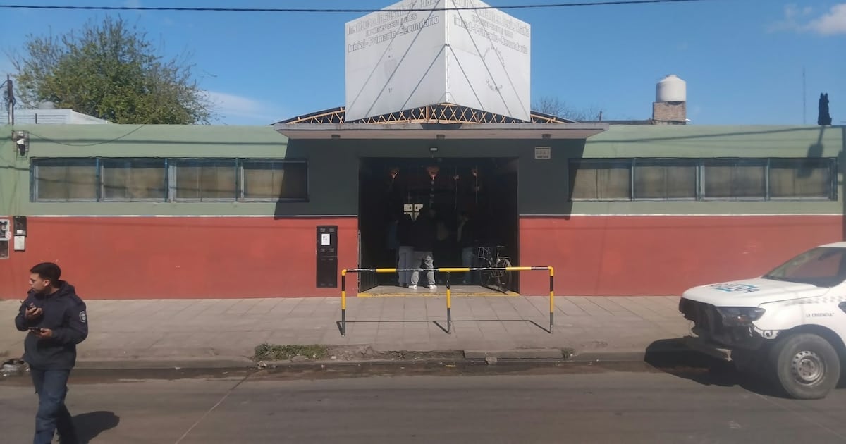 Un adolescente de 15 años ingresó con un revólver a un colegio privado de La Matanza y se disparó de forma accidental