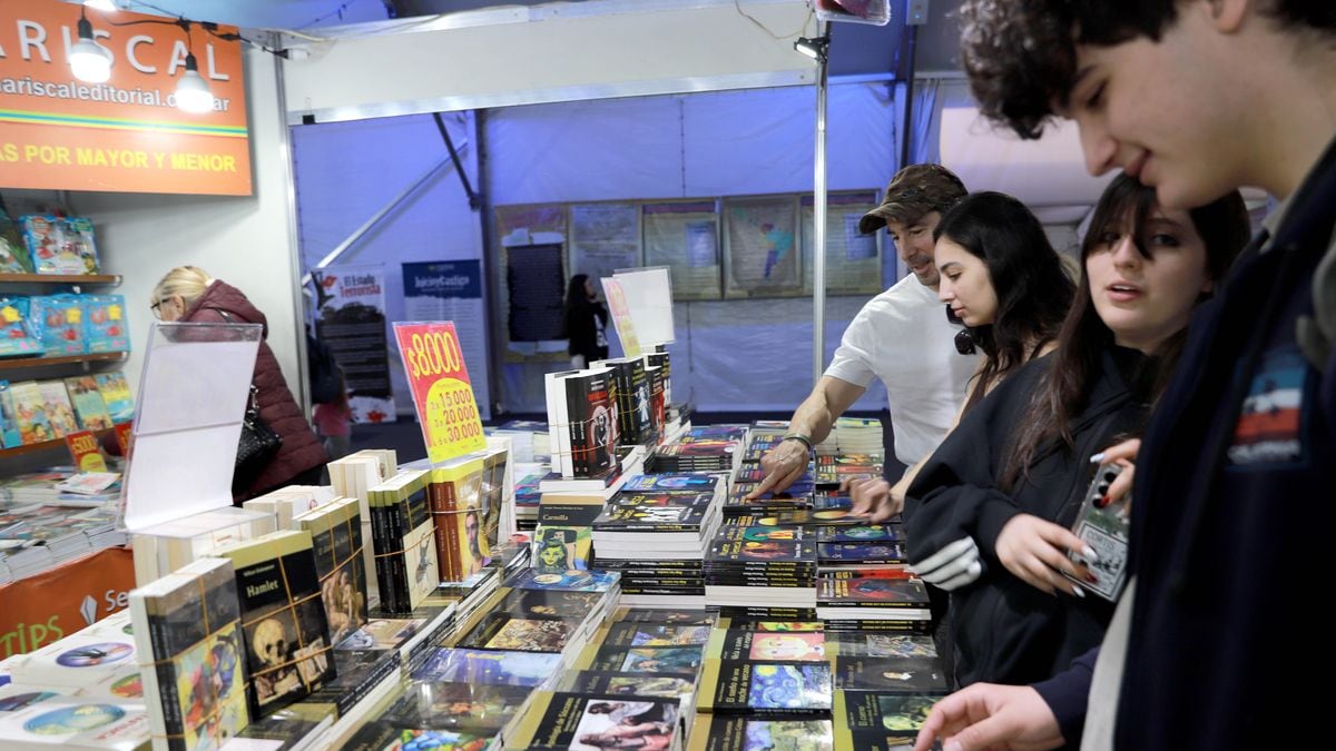 La Feria del Libro de Neuquén entra en su tramo final con teatro, talleres y literatura patagónica