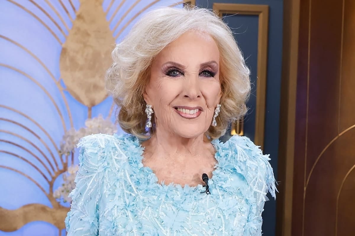 El sillón de Mirtha sigue vacío: Juana vuelve a hacerse cargo y la abuela, entre mates y amigos, le gana a la tos