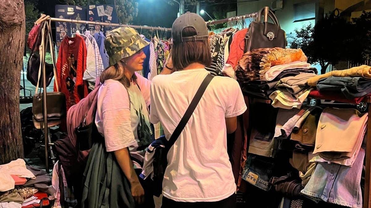 Una jornada con feria y fiesta en La Vereda Cultural de Neuquén: diseño local por la tarde y celebración nocturna