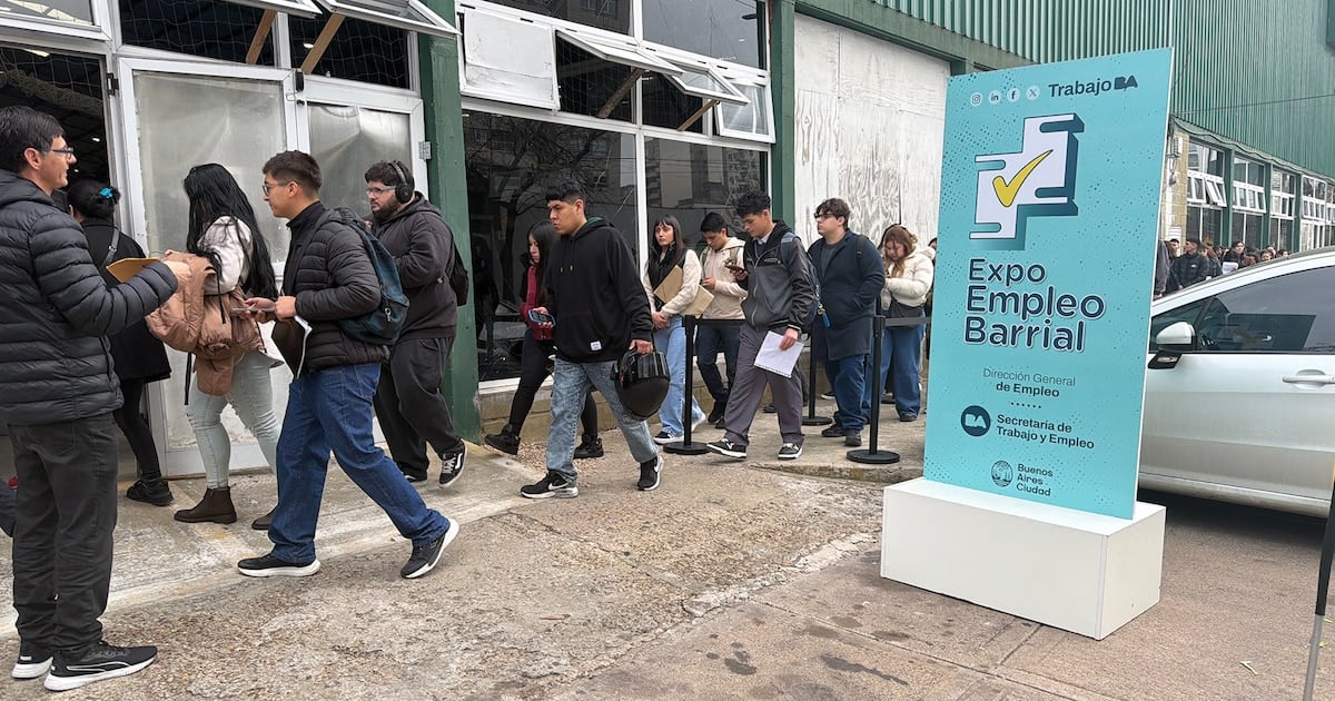 Cambiar un empleo formal por trabajo por cuenta propia redujo los ingresos reales en casi 28 por ciento, según un informe privado