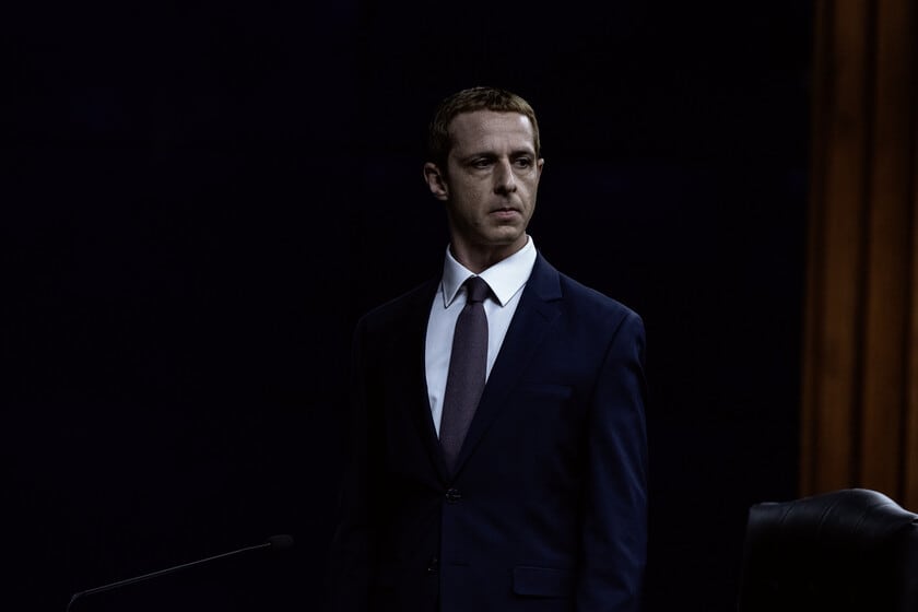 Vuelve la sombra de Facebook: Sorkin reescribe la historia y Strong se mete en la piel de Zuckerberg