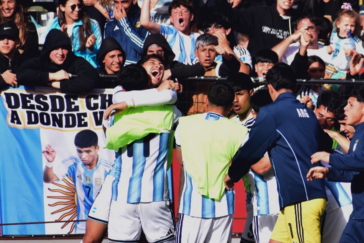Empate con susto y a semis: Argentina arañó la clasificación en el descuento