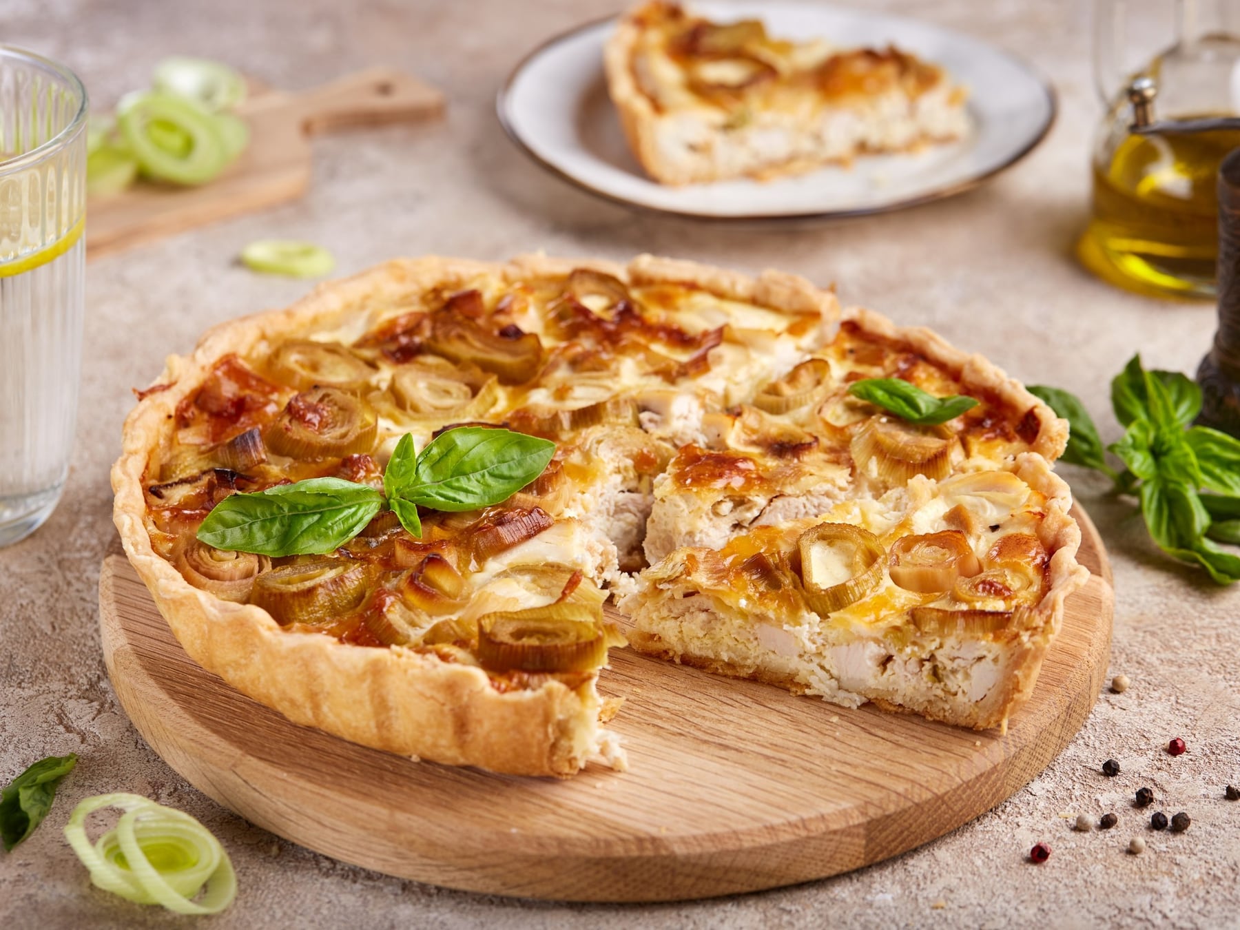 La tarta de pollo que te salva la semana: cómo armar el relleno con lo que ya tenés en la heladera