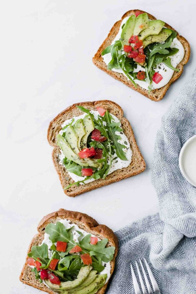 Cinco tostadas con palta para salir de la rutina sin complicarse en la cocina