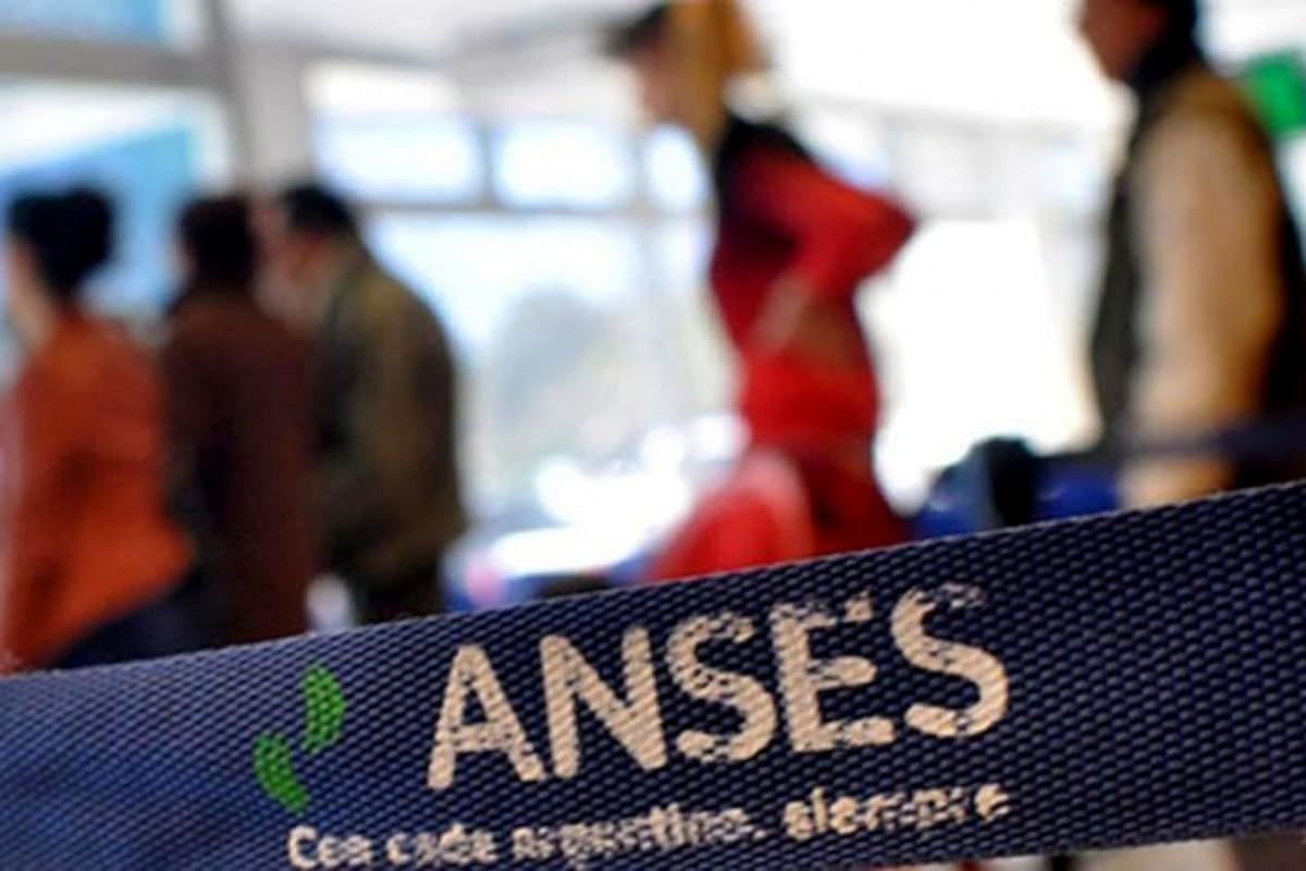 Jubilaciones superiores al mínimo y Prestación por Desempleo: la Anses deposita este jueves con suba del 2,11%