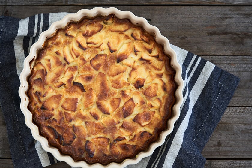 Manzana, batidora y horno: la tarta rápida que se arma en un solo bol