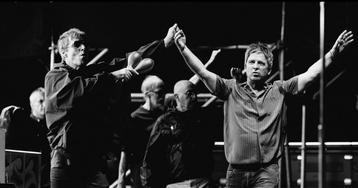El pogo de River que cruzó el mundo: la foto de un fan de Oasis que ganó un premio en Londres