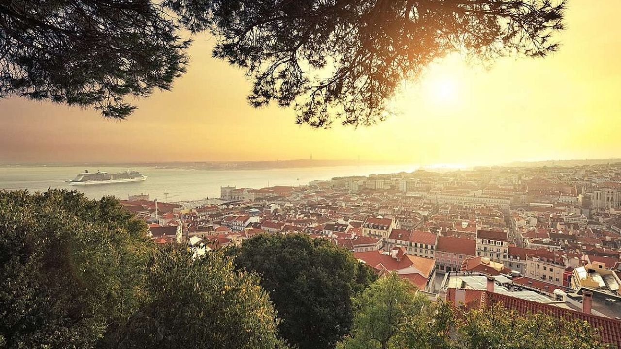 Lisboa te espera con escala en Río y un viaje que vale cada hora de avión