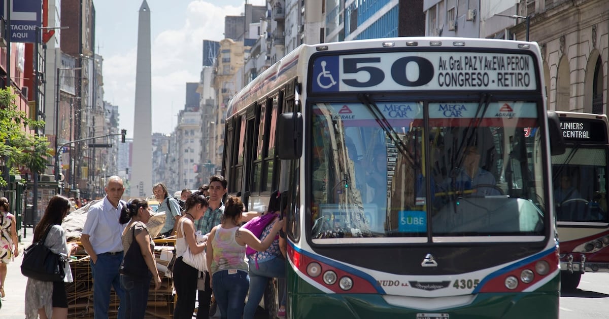 Desde el 1 de octubre, el boleto mínimo de colectivo en la Ciudad pasará a costar $920,48 y el subte subirá a $1.817