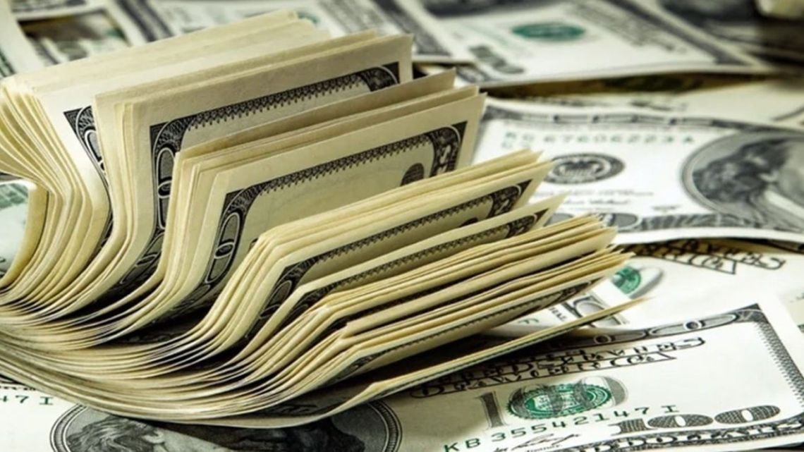 El blue cedió cinco pesos y se alejó del techo de la semana, en una rueda con cinco cotizaciones bajo la lupa