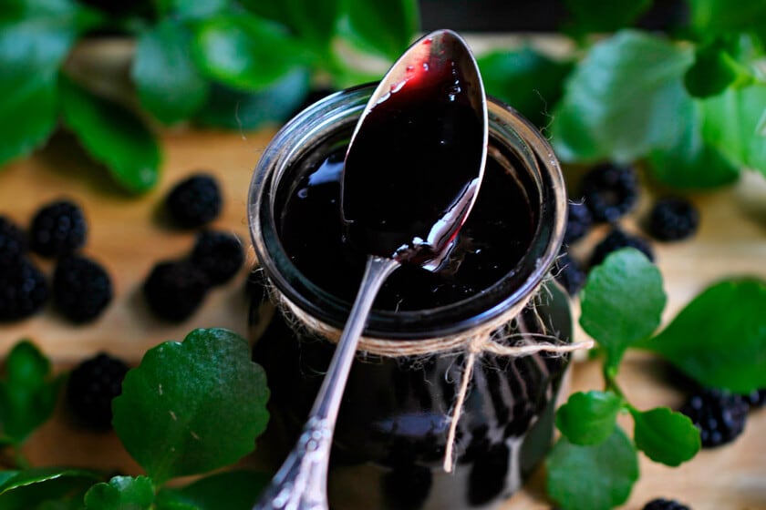 Mermelada casera de moras: cómo colar las semillas y lograr la textura justa en 30 minutos