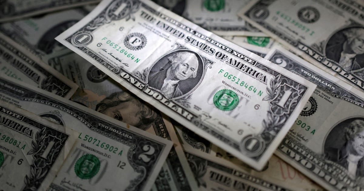 El dólar bancario cedió cinco pesos en cinco jornadas y se alejó del récord de la semana anterior