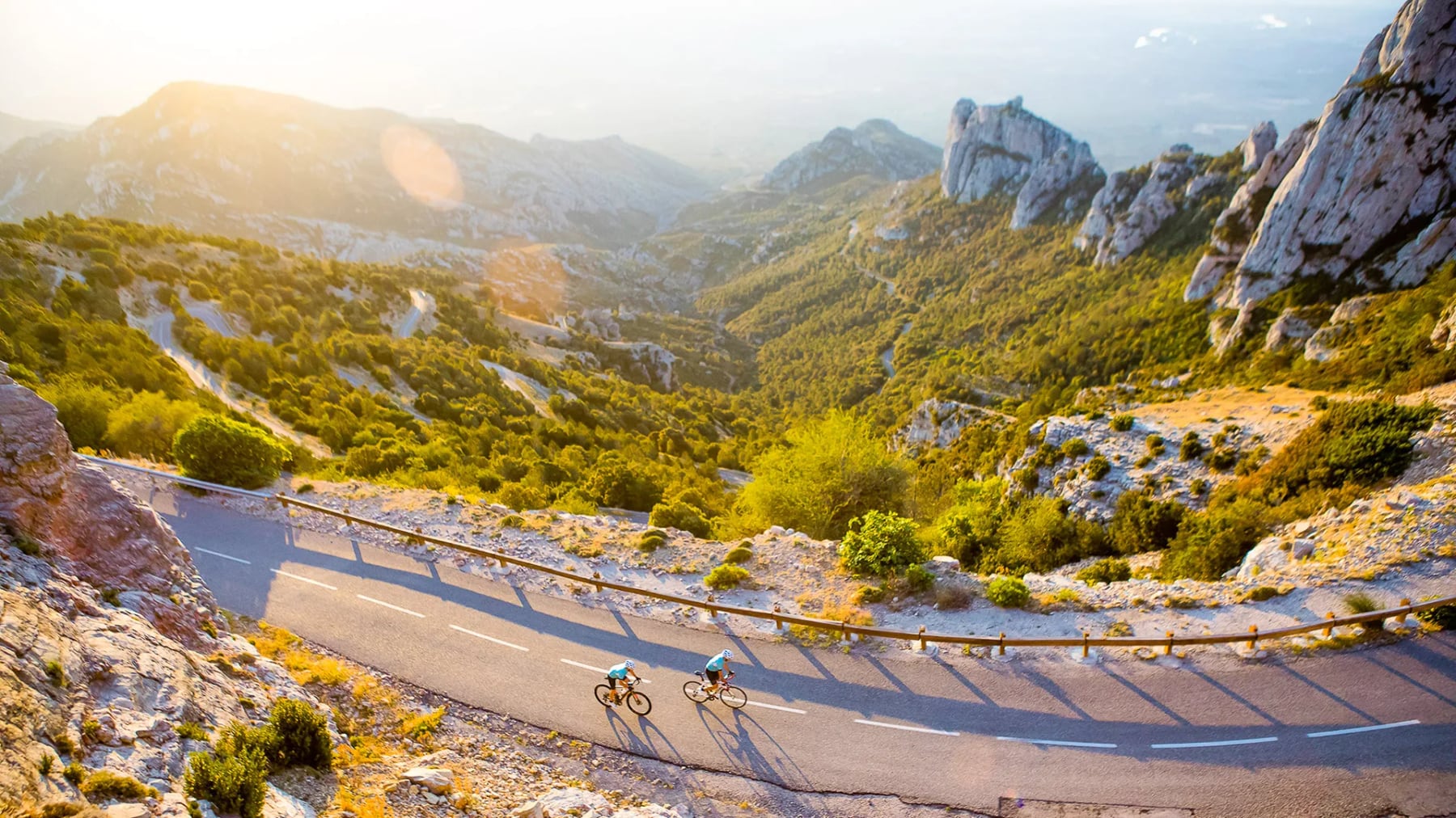 El Grand Tour de Cataluna: dos mil kilometros para armar a medida entre el mar y la montana