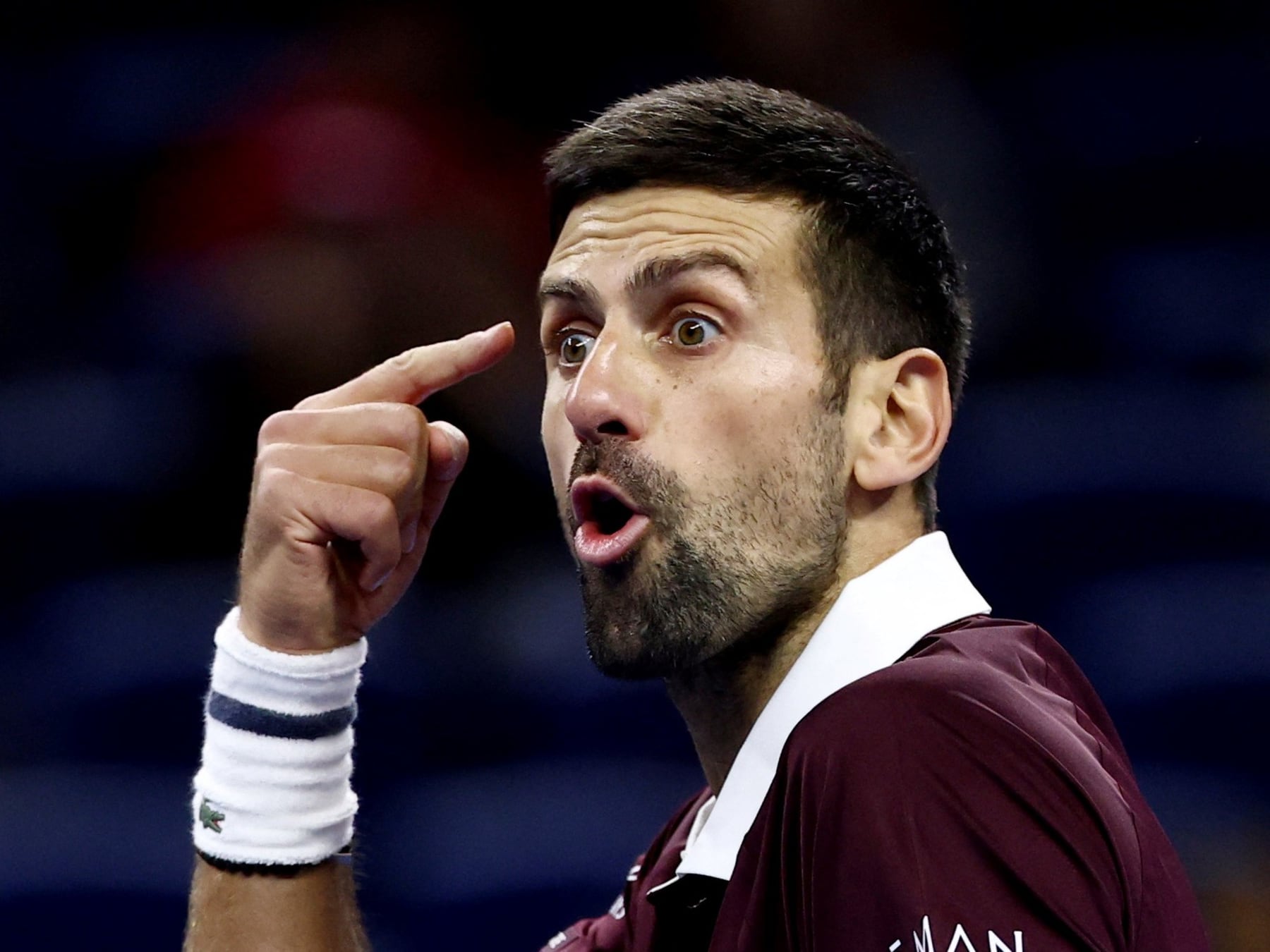 Djokovic pasó el susto en Pekín y ya tiene fecha con Medvedev en la semifinal
