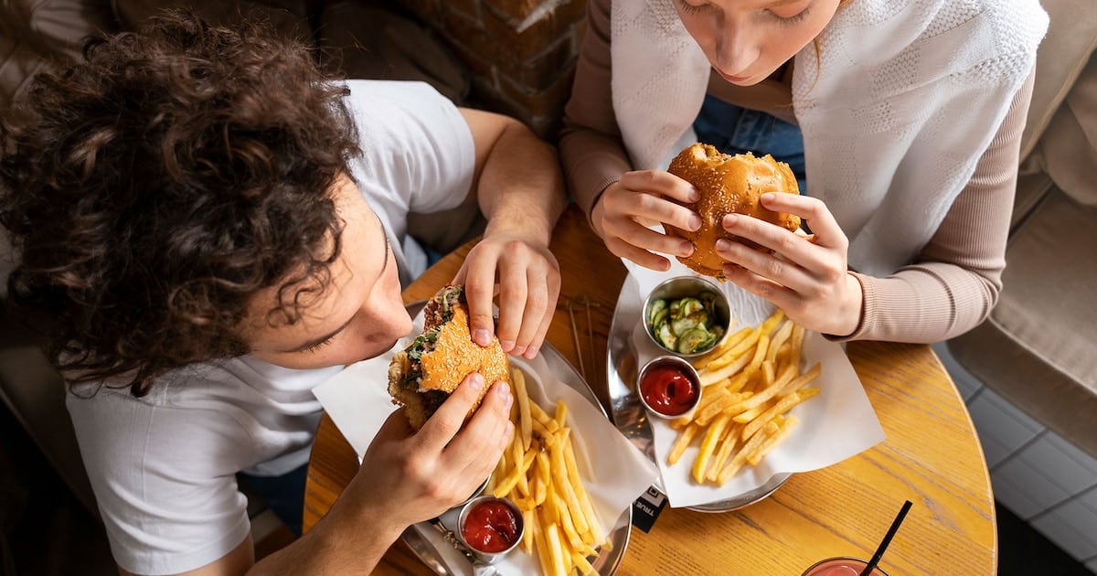 Un estudio con 57 adultos jóvenes puso la lupa en la respuesta del cuerpo ante una comida ultraprocesada