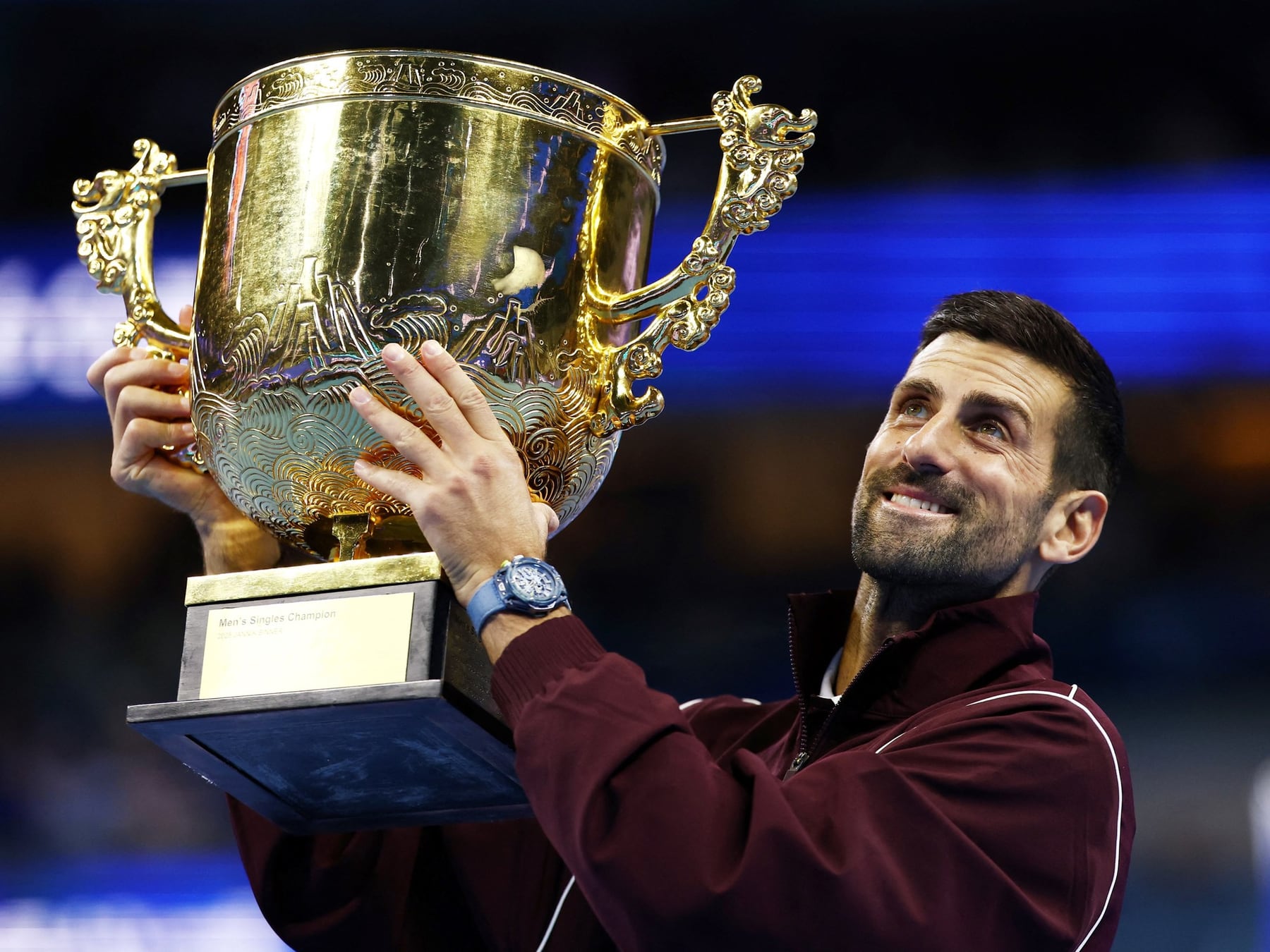 Novak acaricia el cielo: ganó en Pékin y ya le saca un cuerpo a Federer en la carrera eterna