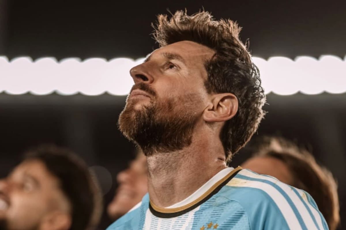 Messi se va como vino: tocando la pelota en los tres goles y dejando una carta para el corazón