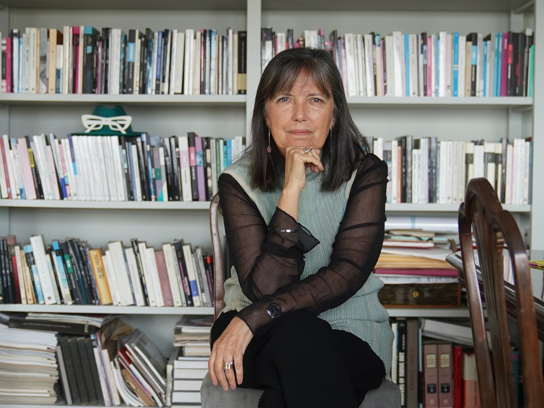 Claudia Piñeiro vuelve a la novela con una historia de duelo, edición y cantos de aves