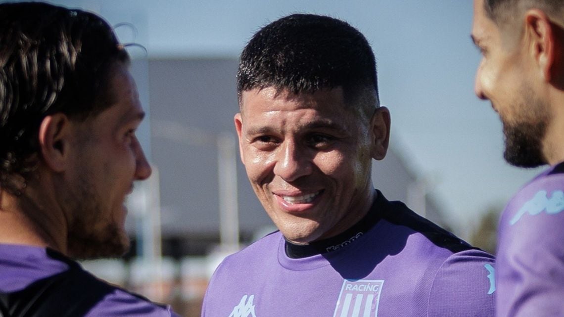 Rojo, entre el VAR de escritorio y un escritorio que no firma: Estudiantes corre contra el reloj en la Libertadores