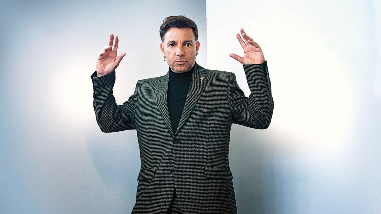 Martín Bossi se saca el traje del imitador y se pone seis pieles distintas para contar el amor en una serie
