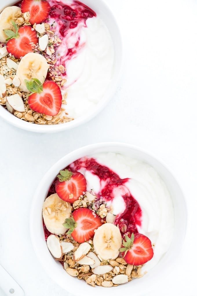 Yogur griego y salud del hígado: qué lugar ocupa dentro de un patrón alimentario pensado para reducir la grasa hepática