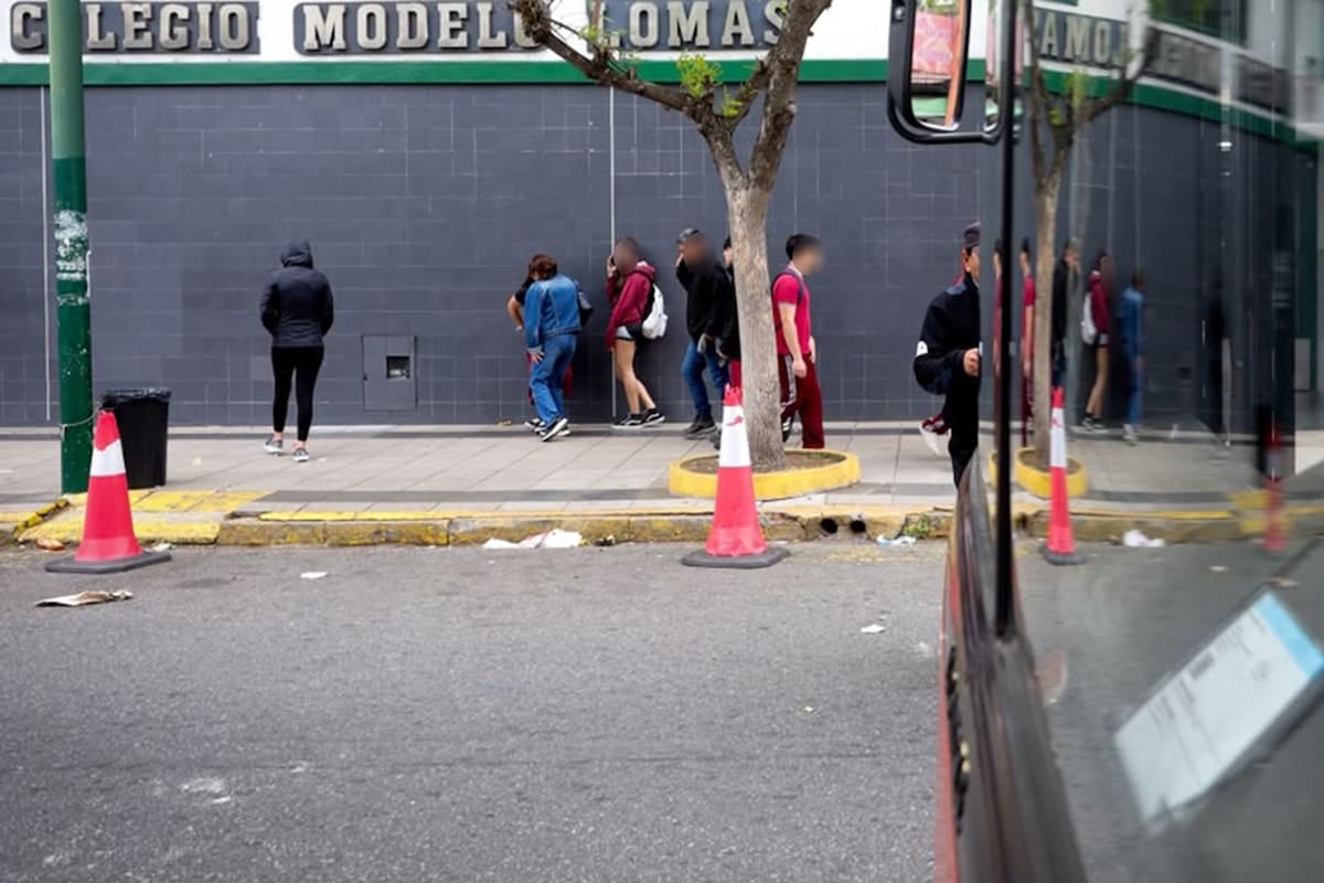 Imágenes íntimas creadas con inteligencia artificial: la Justicia investiga a cuatro menores en Lomas de Zamora por el caso que sacudió a una escuela secundaria
