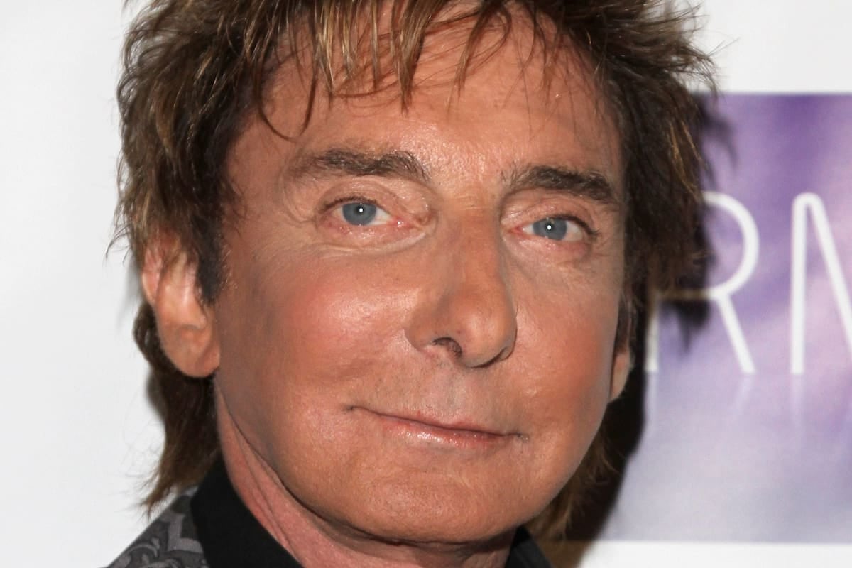 Barry Manilow vuelve a frenar su regreso a Las Vegas: una bronquitis lo dejó a oscuras en pleno show