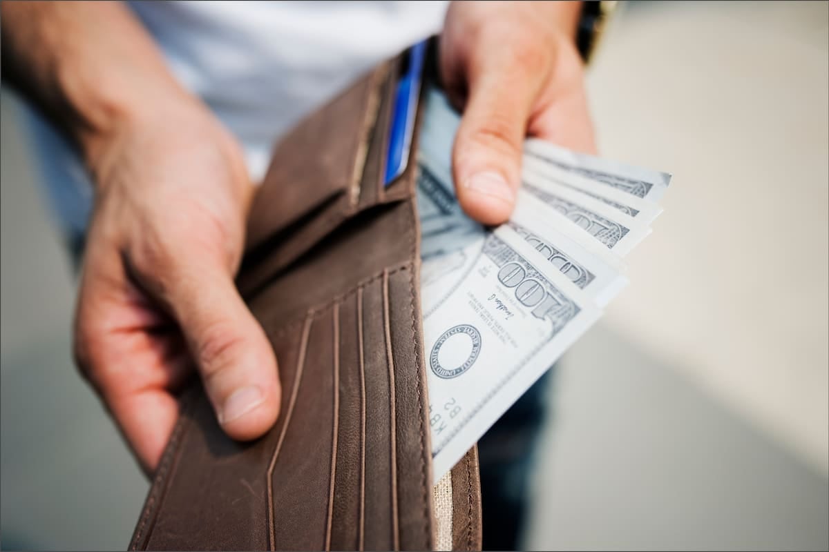 Dólar oficial y blue quedaron separados por apenas cinco pesos en el cierre semanal