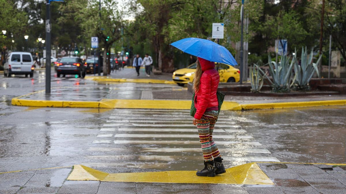 Neuquén bajo alerta naranja: seis departamentos del interior se preparan para tormentas severas con granizo y ráfagas
