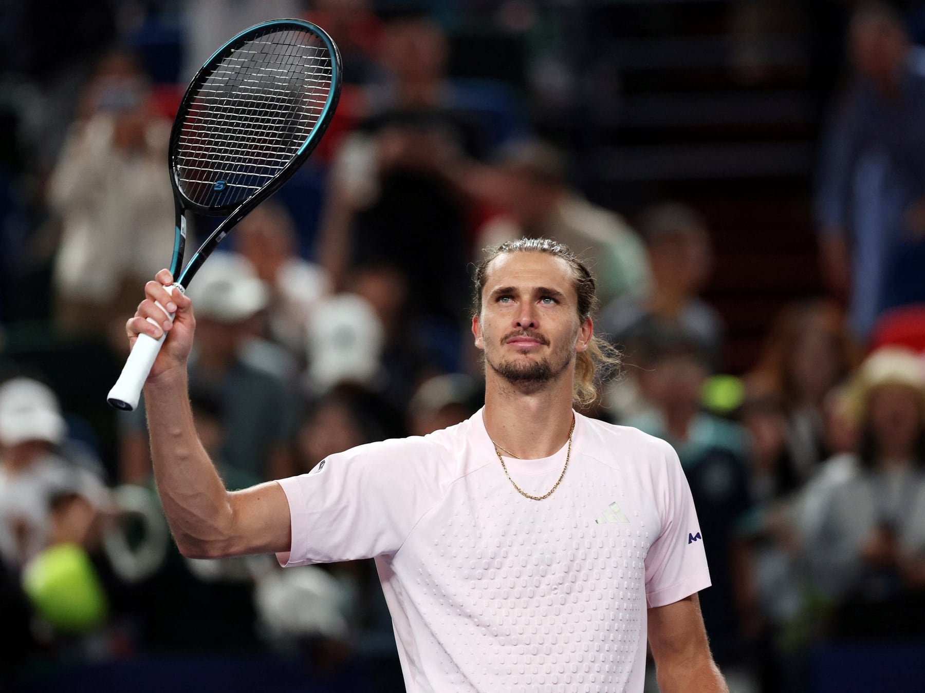 Zverev, el número uno que llegó cuando el rival se quedó sin aire