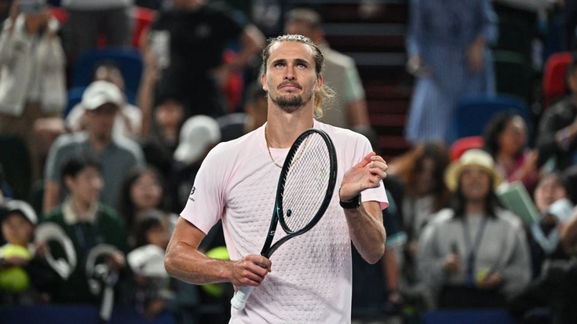Zverev la peleó, la ganó y ya mira a De Miñaur en Shanghái