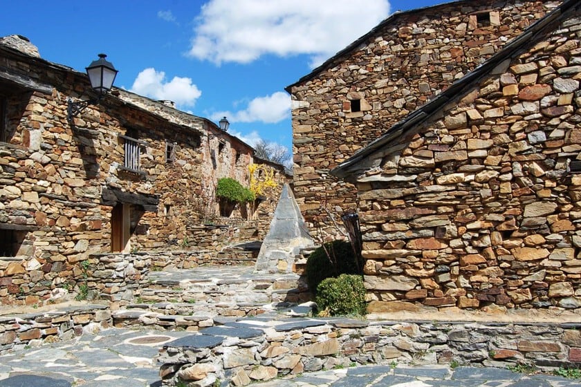 Umbralejo, el pueblo de pizarra que volvió a tener vida en la sierra de Guadalajara