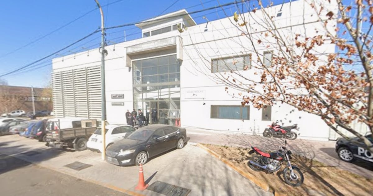 Un policía mendocino quedó detenido e imputado por violar a una mujer arrestada en una comisaría de Godoy Cruz