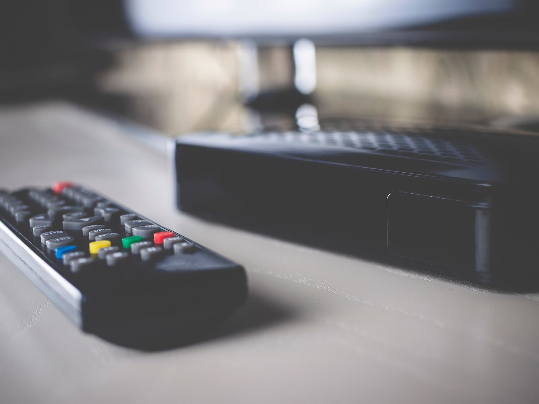 Una TV box barata puede venir convertida en una puerta abierta para los atacantes: qué hallaron dos especialistas en Chile y presentaron en Buenos Aires