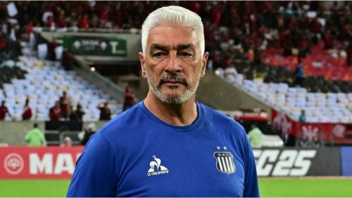 Talleres se hunde en la Bombonera y De Felippe estalla: "¿A quién querés que ponga, a mi vieja?"
