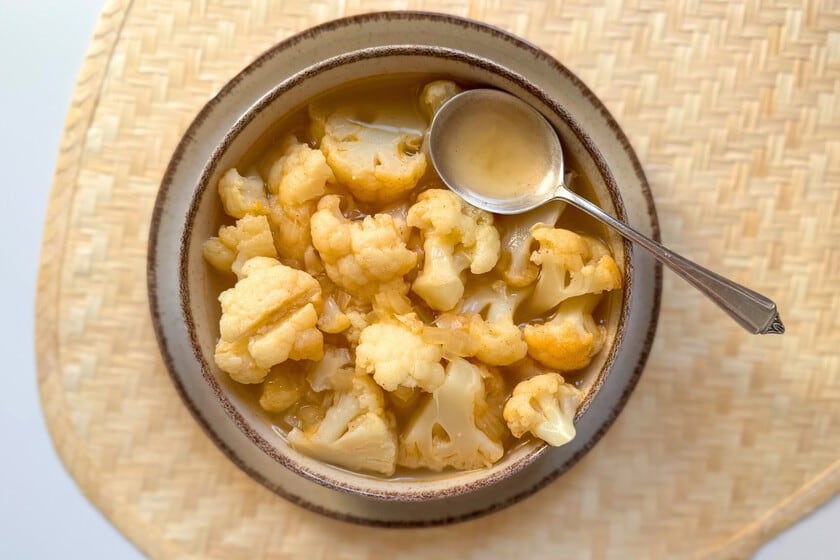 Sopa de coliflor a la antigua: la versión en trozos que se come con cuchara grande