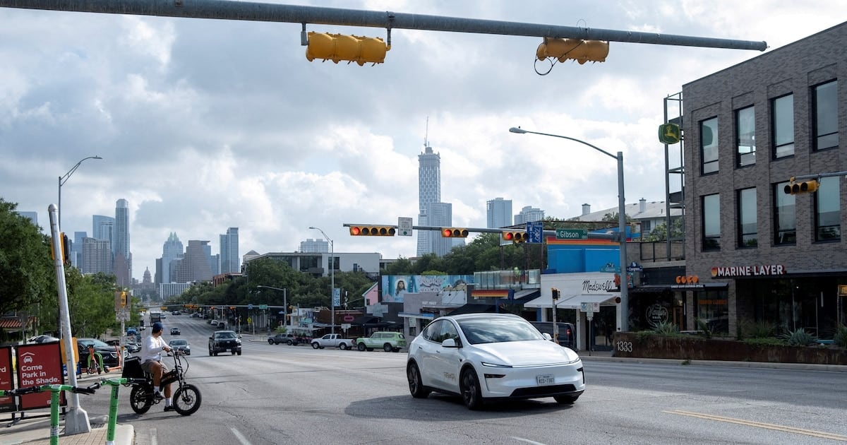 Robotaxis en Estados Unidos: cuatro ciudades toman el timón regulatorio mientras el Congreso mira para otro lado