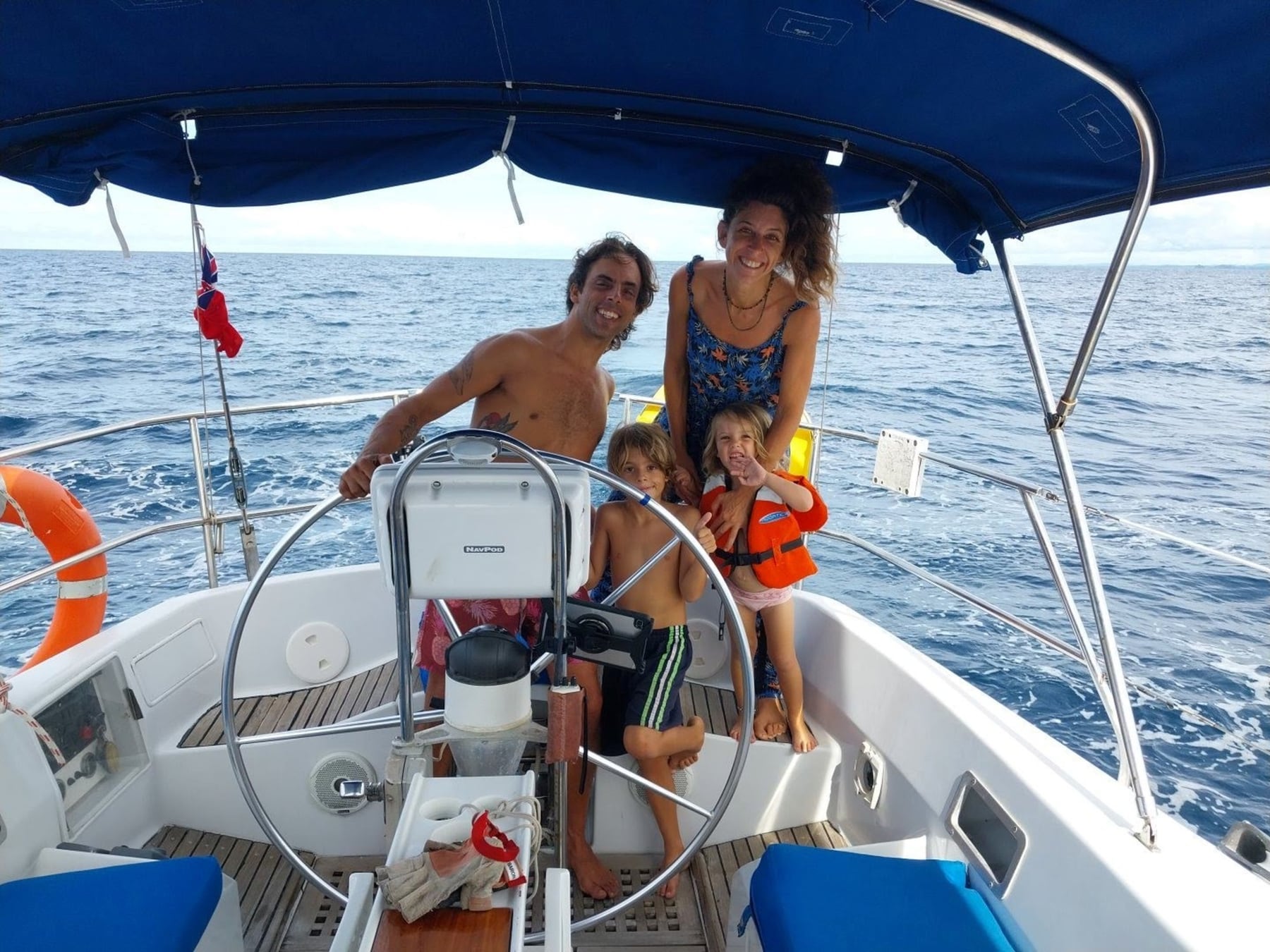 A vela desde Panamá: cómo es vivir hoy entre Tahití y Bora Bora, según una pareja argentina que se quedó