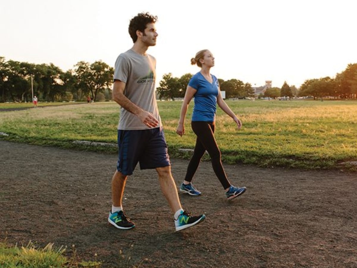 Diez minutos al aire libre: lo que la evidencia científica dice sobre una caminata breve
